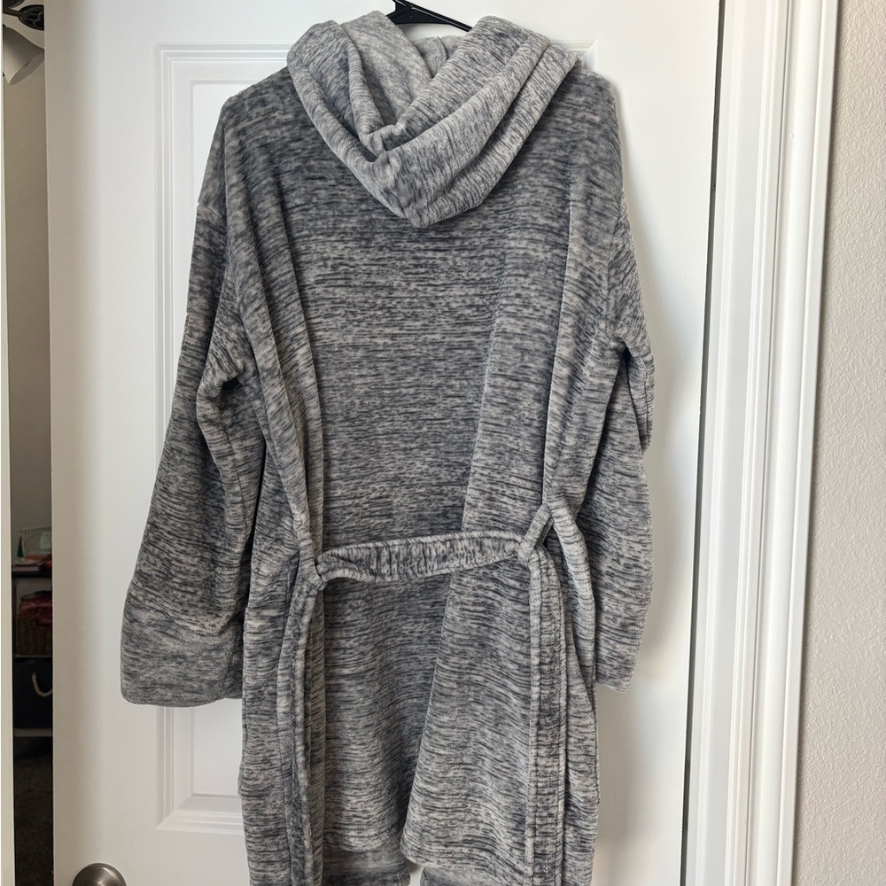 VS PINK Robe - Picture 8 of 9
